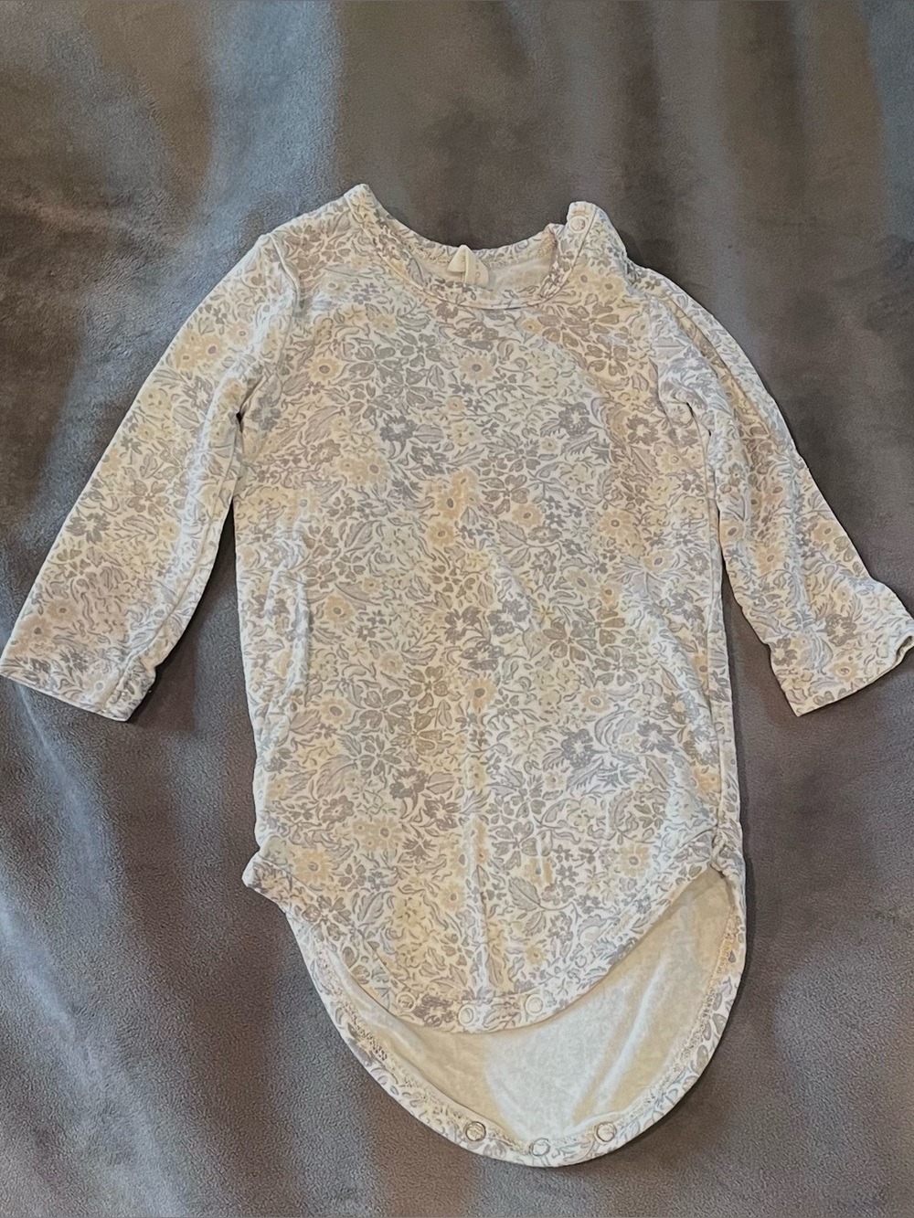 Floral Long Sleeve Baby Bodysuit in Light Gray and Cream